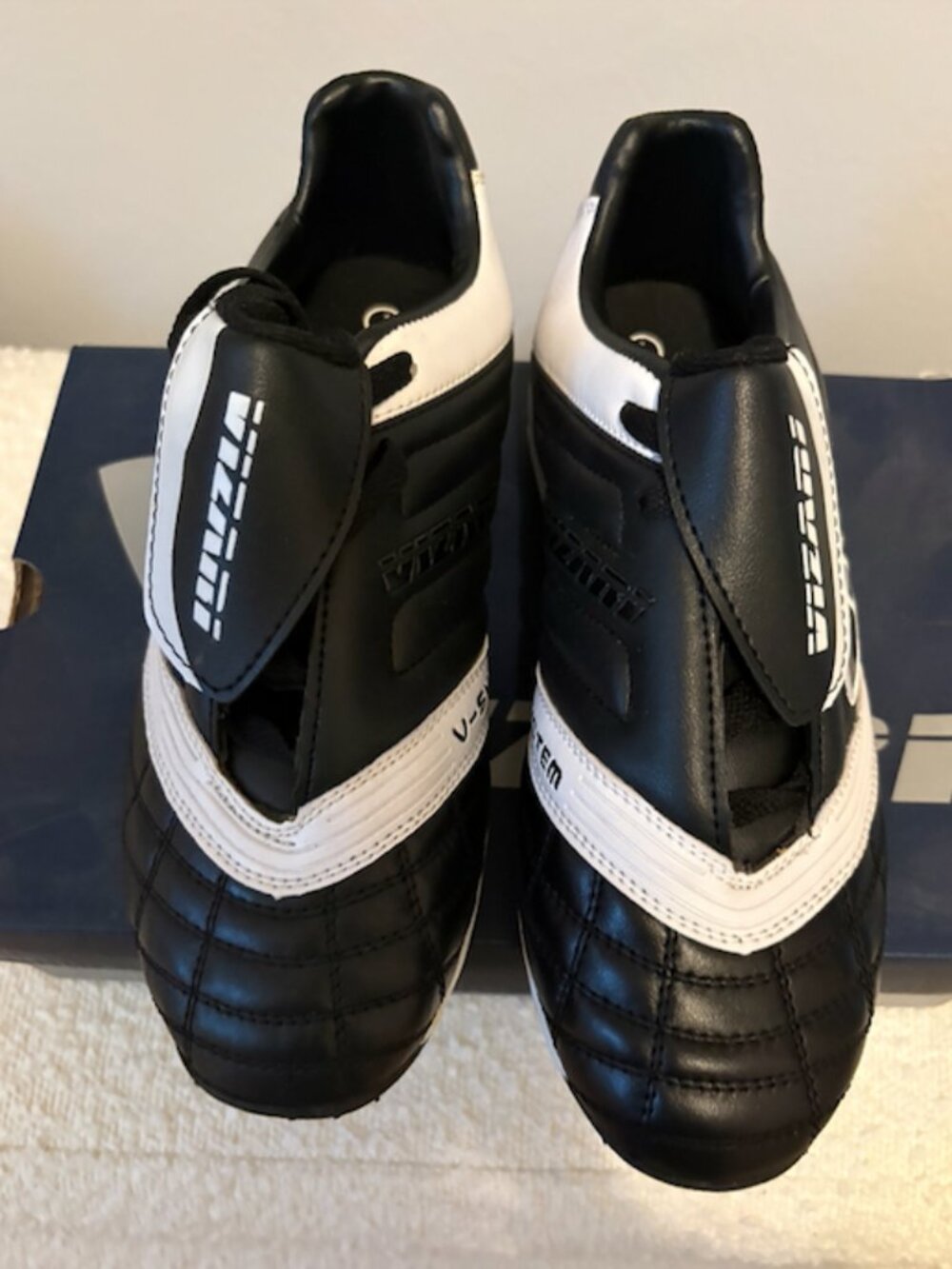 Vizari Viper Turf Cleats 92973 USA 1Y Black & White Brand New In Box Size 7